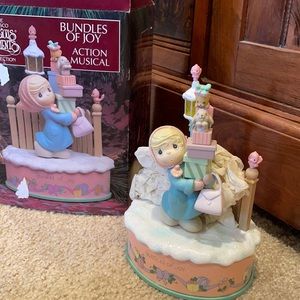 Precious Moments Bundles of Joy action musical figurine. NWT.